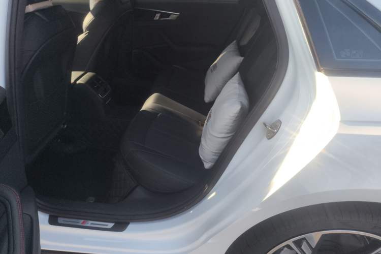 Used Audi A4L 2025 2 Million Units Enjoyment Version 40 TFSI Luxury Dynamic Edition B&O Starry Night Edition
