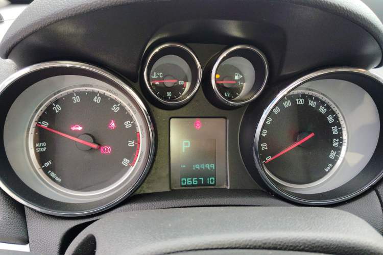 Used Buick Encore 2015 1.4T Automatic Two-Wheel Drive Urban Elite Version
