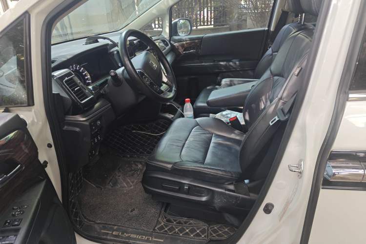 Used Honda Elysion 2016 2.4L Supreme Edition Left Front Seat