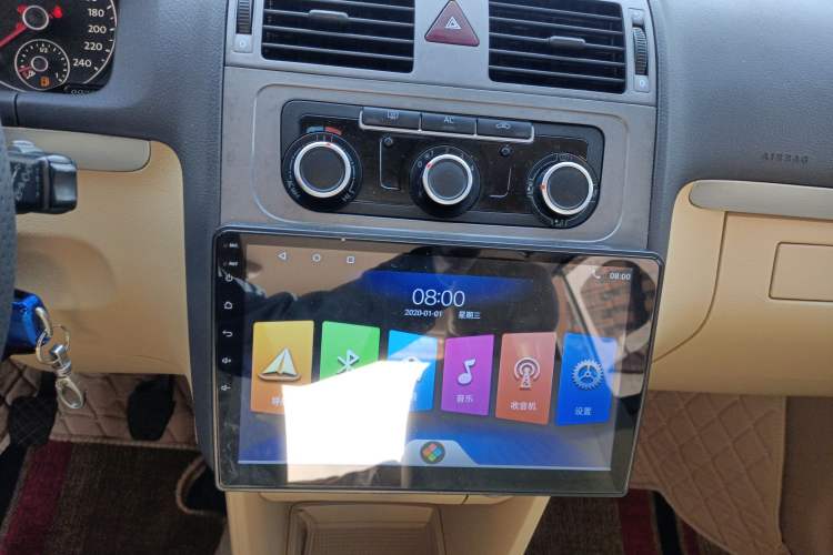 Used Volkswagen Touran 2011 1.4T Manual ZhiShang Edition 5-seater
