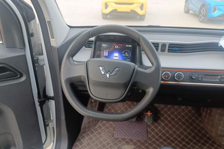Used Wuling Hongguang MINIEV 2022 Macaron Fashion Model Lithium Iron Phosphate Steering Wheel