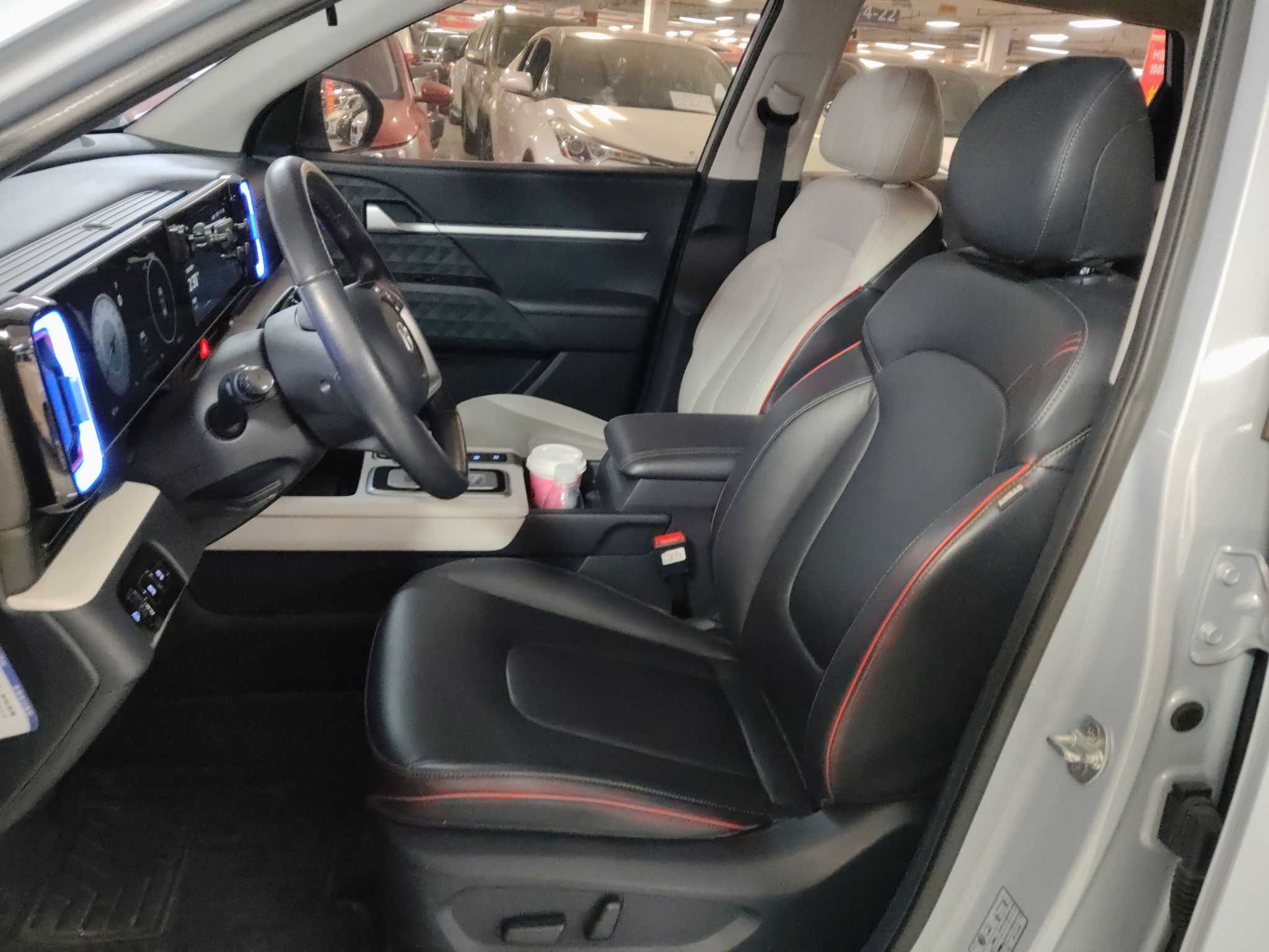 Переднее сиденье в автомобиле