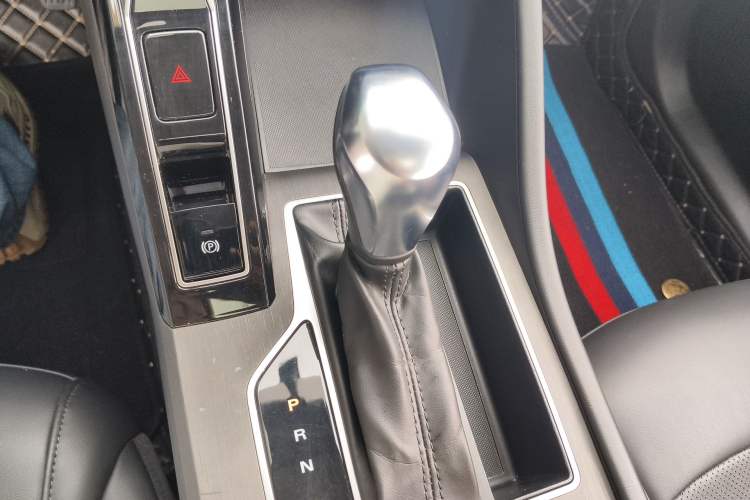 Used Roewe i5 2023 1.5L CVT Luxury Edition Gear Lever