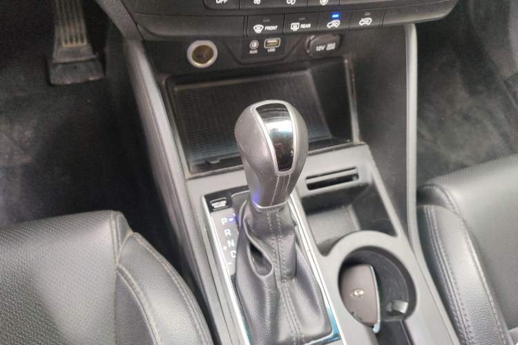 Used Hyundai Tucson 2018 1.6T Dual-Clutch Two-Wheel Drive 15th Anniversary Special Edition Gear Lever