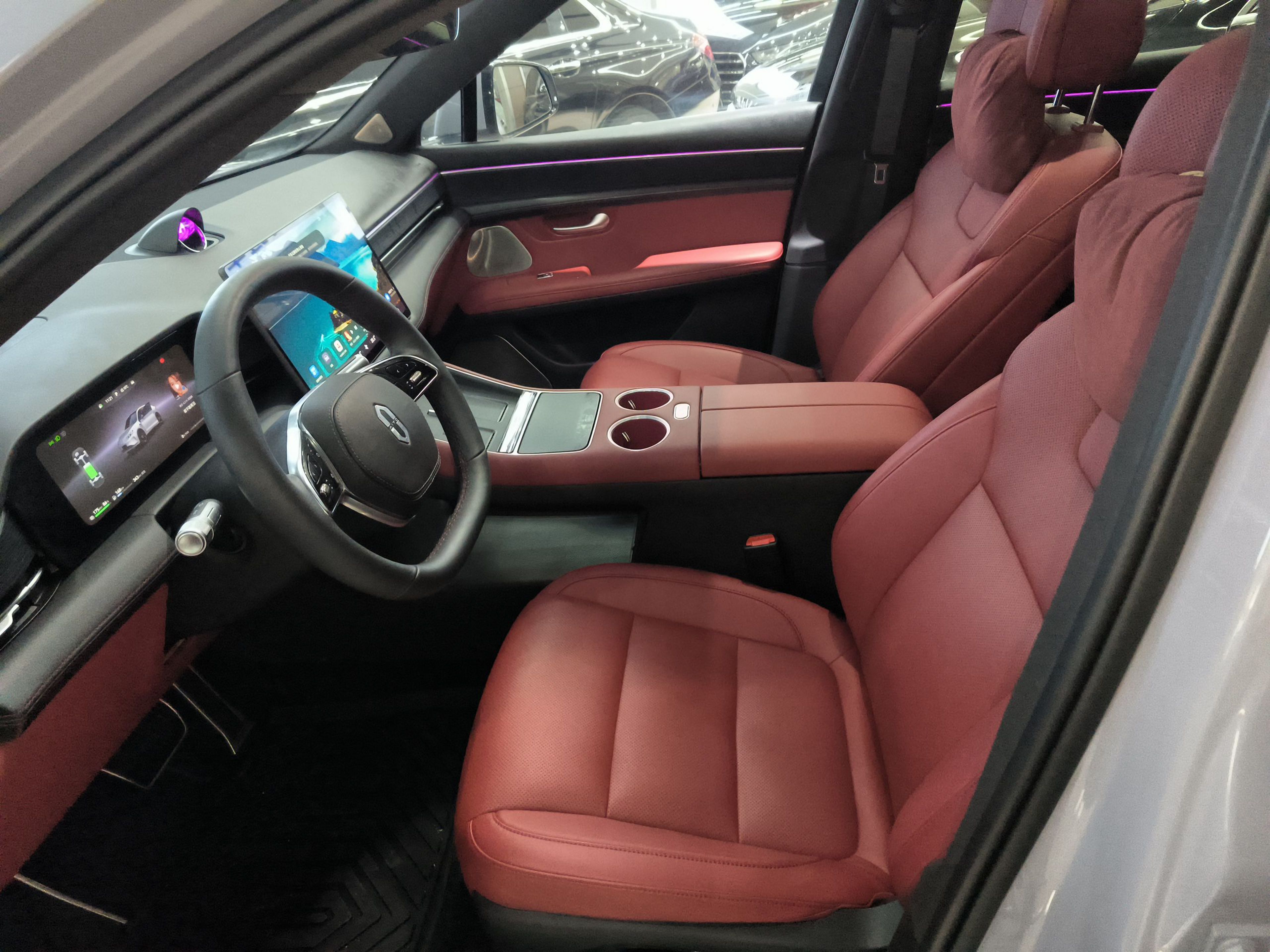 Переднее сиденье в автомобиле