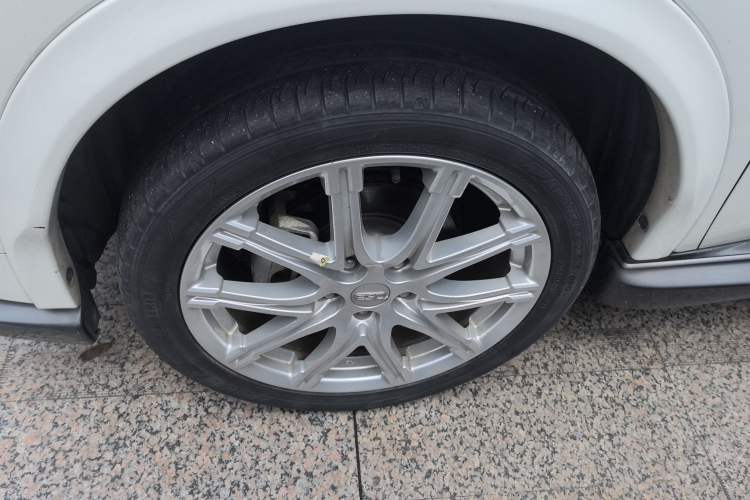 Used Infiniti ESQ 2014 1.6L Spontaneous Edition Left Front Wheel Hub