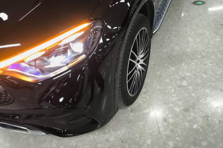 Used Mercedes-Benz GLC 2023 Facelifted GLC 300 L 4MATIC Luxury Version 5 Seats Left Front Headlight