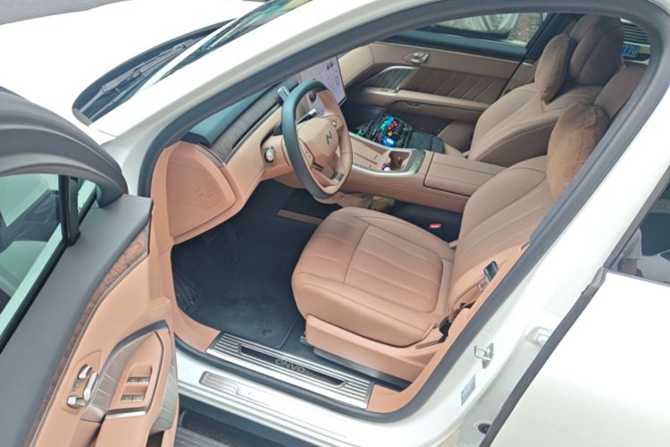 Used ONVO Luxeed L90 2025 Model—Max Six-Seater Version
