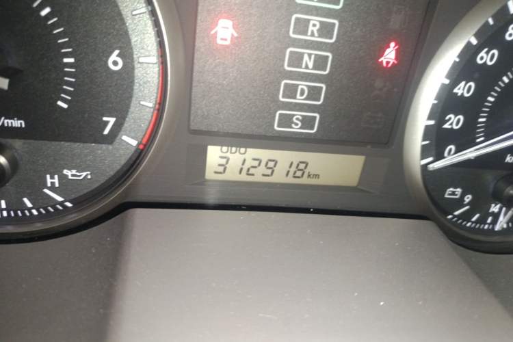 Used Toyota Land Cruiser 2018 4.0 GX-R Eight Cylinders No Winch Outboard Mount Middle East
