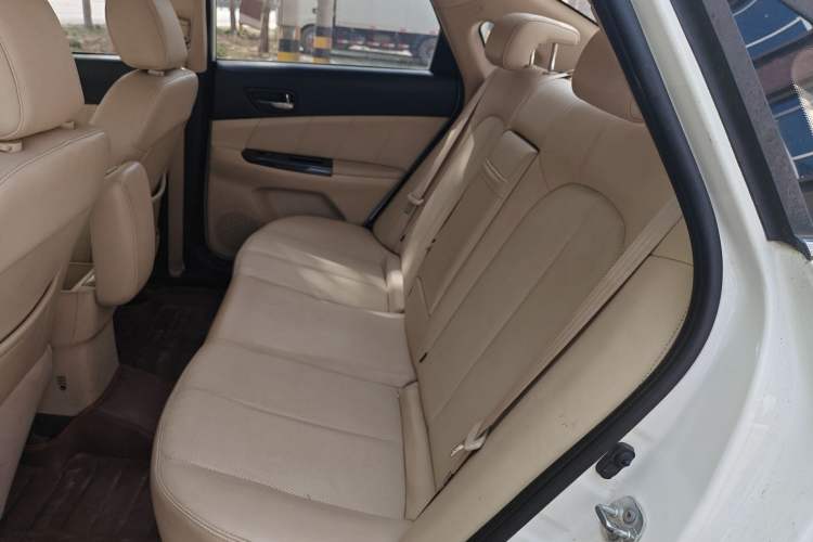 Used CHANGAN Eado 2015 1.6L Manual Luxury Model China IV Standard