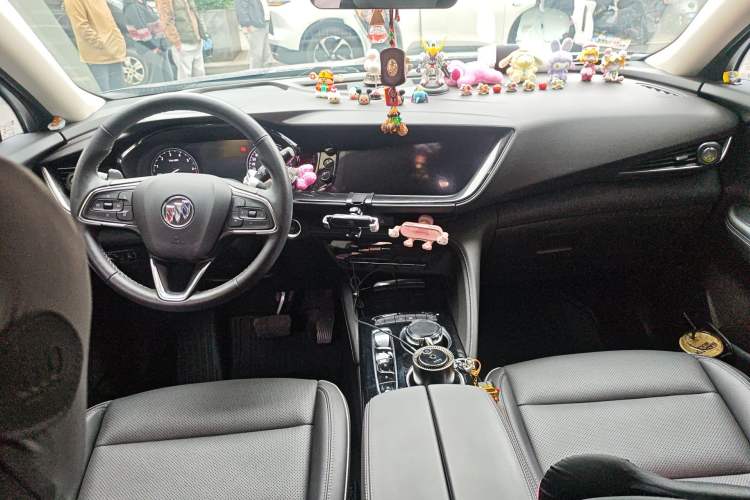 Used Buick Envision 2023 Encore Plus 652T Five-Seat Luxury Model Center Console