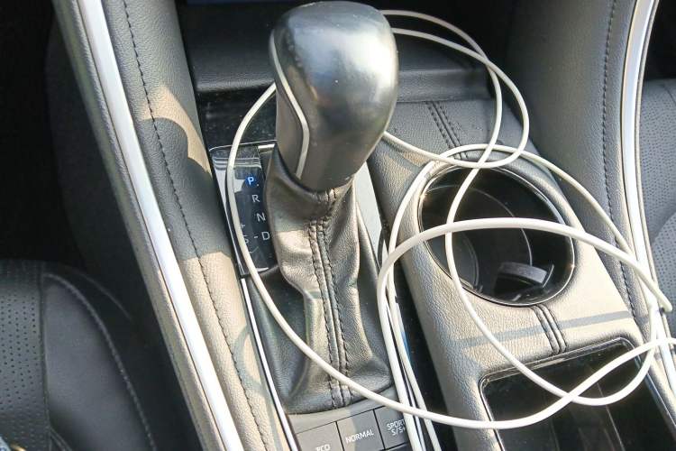 Used Toyota Avalon 2022 2.5L Luxury Edition Gear Lever