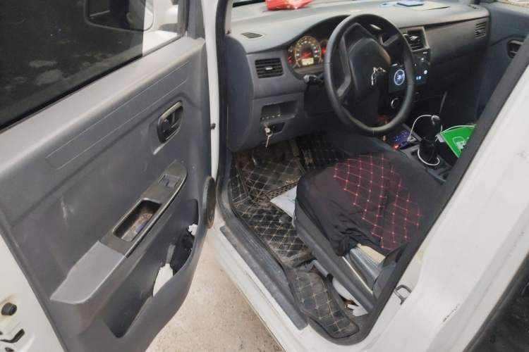 Used Wuling Rongguang V 2015 1.5L Base Version
