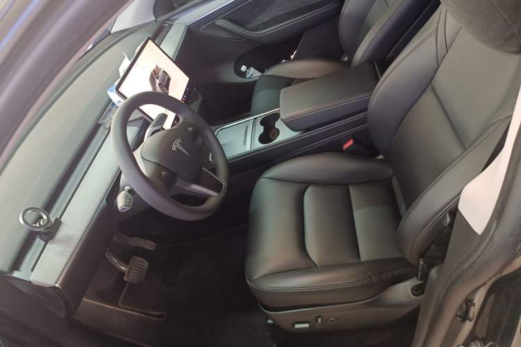 Used Tesla Model Y 2024 Rear-Wheel-Drive Version Left Front Seat