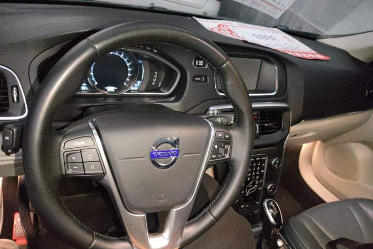 Used Volvo V40 2014 2.0T Zhiya Edition