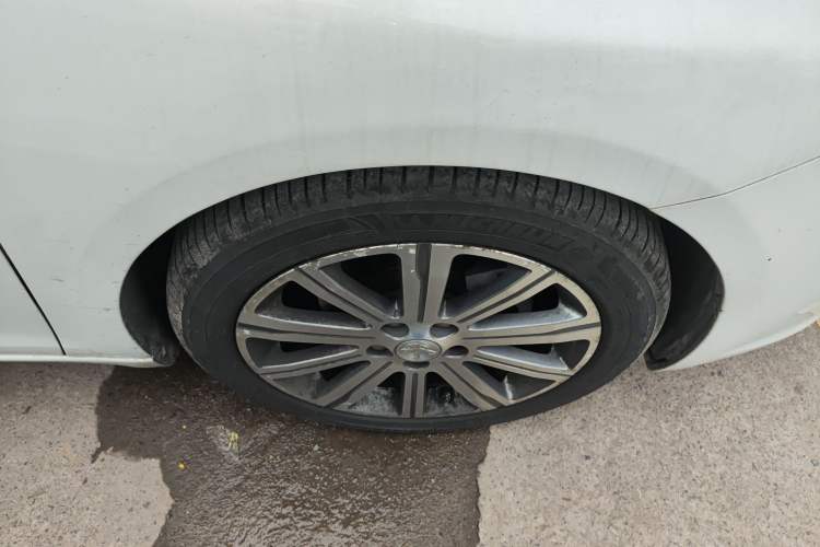 Used Peugeot 408 2014 1.8L Automatic Luxury Edition Right Front Wheel Hub