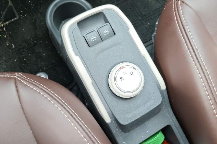 Used Chery QQ Ice Cream 2025 Model 205km Sundae Edition Gear Lever