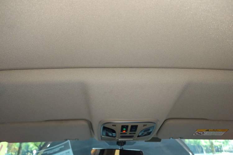 Used Wey VV5 2020 1.5T Two-Wheel Drive Color Pioneer
