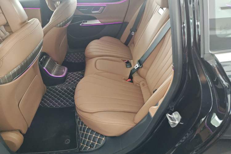 Used Mercedes-Benz E-Class New Energy 2024 E 350 e L Plug-in Hybrid Sedan Left Rear Seat