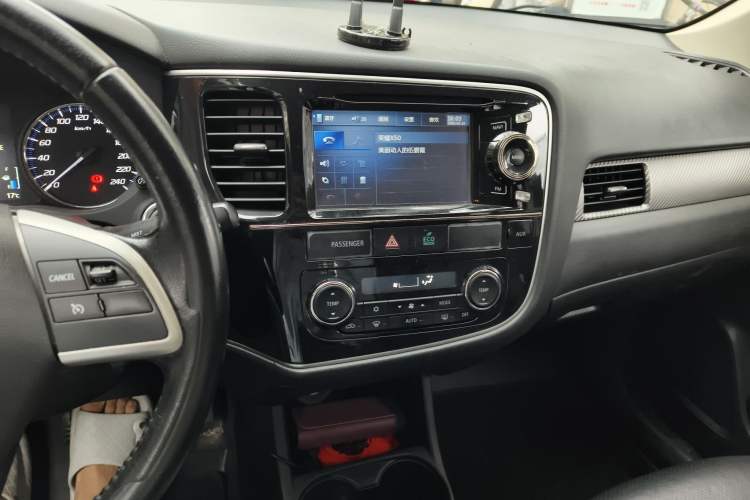 Used Mitsubishi Outlander 2014 2.4L 4x4 Deluxe Value Edition 5 Seats
