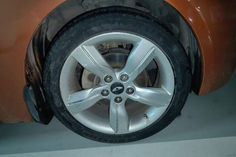 Used Hyundai Veloster 2011 1.6L Manual Comfort Edition Right Front Wheel Hub
