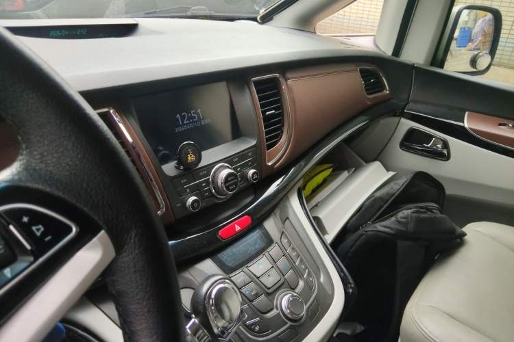 Used JAC Group Refine M5 2019 2.0T Gasoline Dual-Clutch Business Edition Audio And AC Panel