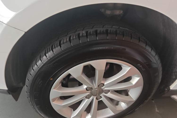 Used Audi Q5 2015 40 TFSI Technology Edition Left Front Wheel Hub