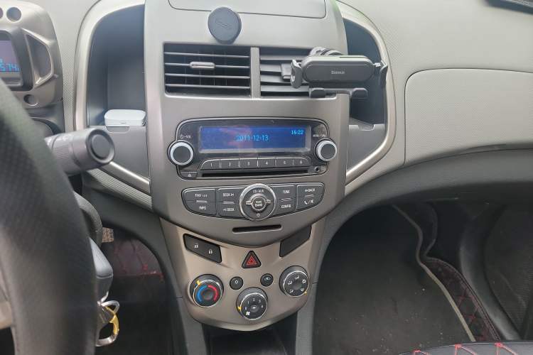 Used Chevrolet Aveo Sonic 2011 Sedan 1.4L Manual Transmission SE