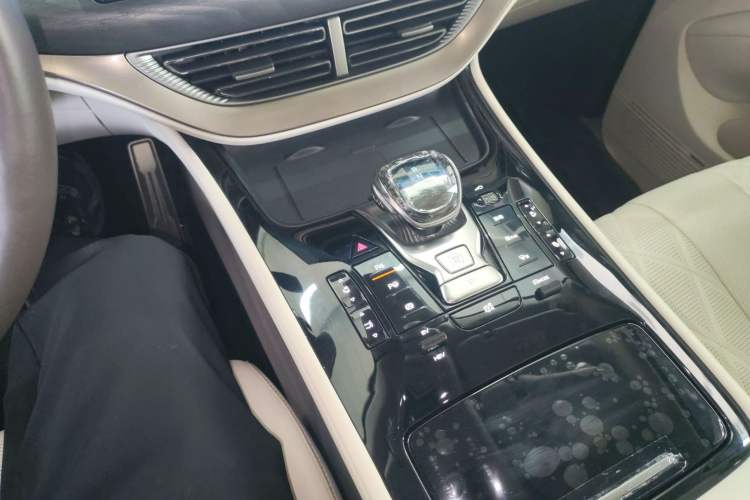 Used Denza D9 2025 DM-i Smart Drive 1020 Four-Wheel Drive Deluxe Model Gear Lever