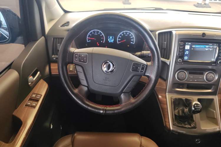 Used FORTHING Lingzhi PLUS 2021 2.0L Manual Luxury 7-Seater Steering Wheel
