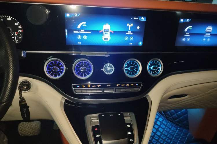 Used Mercedes-Benz Vito 2016 2.0T Business Edition Audio And AC Panel