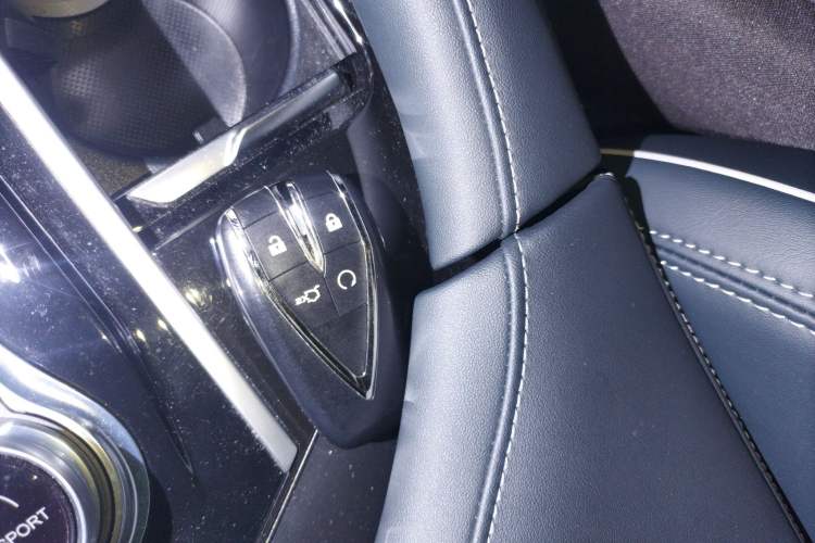 Used Changan CS95 2023 2.0T Two-Wheel Drive Luxury PLUS
