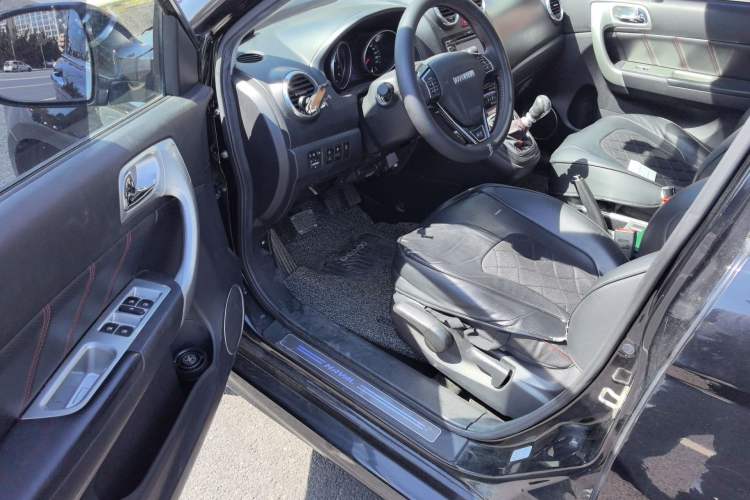 Used Haval H6 2016 Upgraded Model 1.5T Manual Two-Wheel Drive Elite Version
