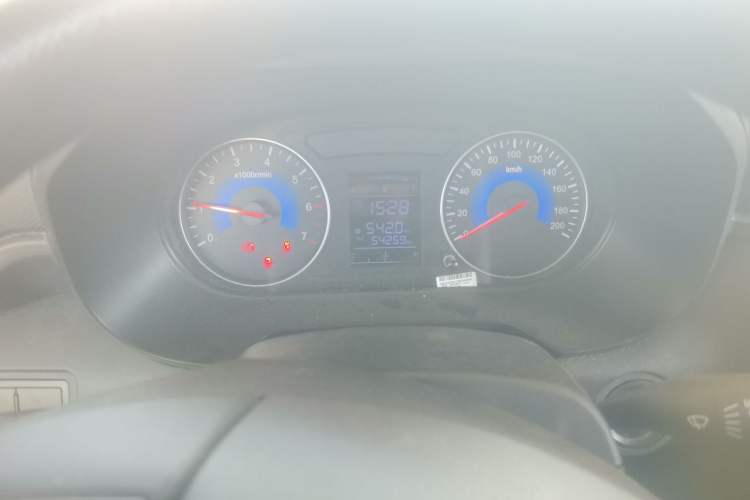 Used Dongfeng Fengon 380 2022 1.5L Luxury Edition Passenger Vehicle 5 Seats