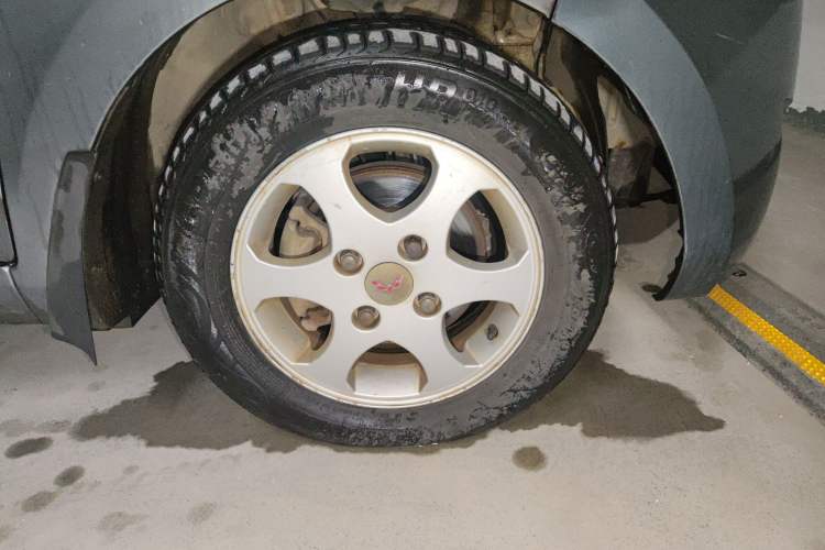 Used Wuling Hongguang 2010 1.4L Comfort Version Right Front Wheel Hub