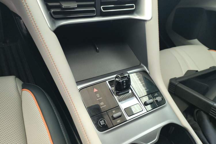 Used BYD Song PLUS New Energy 2024 HONOR Edition DM-i 110km Flagship PLUS Gear Lever