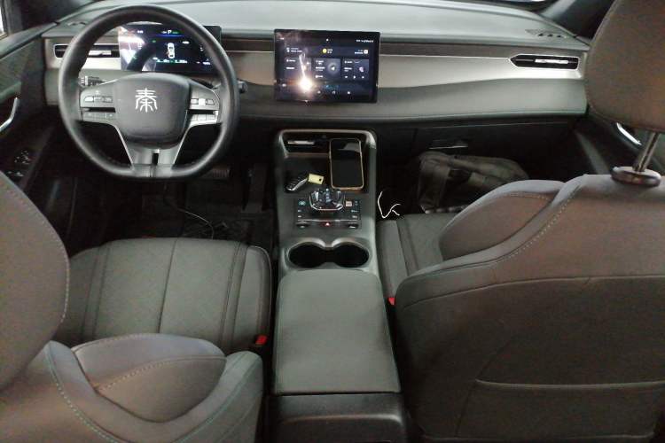 Used BYD Qin PLUS 2025 DM-i Smart Drive 55KM Leading Model Center Console