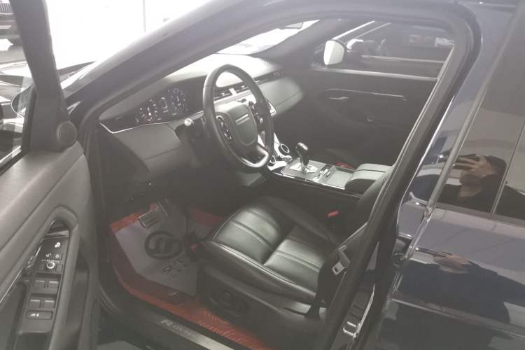 Used Land Rover Range Evoque 2020 249 PS R-DYNAMIC SE Sport Technology Edition Driver Seat