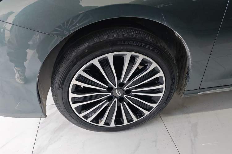 Used Chery Fengyun A8L 2025 1.5 TGDI 145 km Luxury Version Left Front Wheel Hub