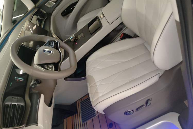 Used Denza D9 2022 DM-i 970 Four-Wheel Drive Flagship Model
