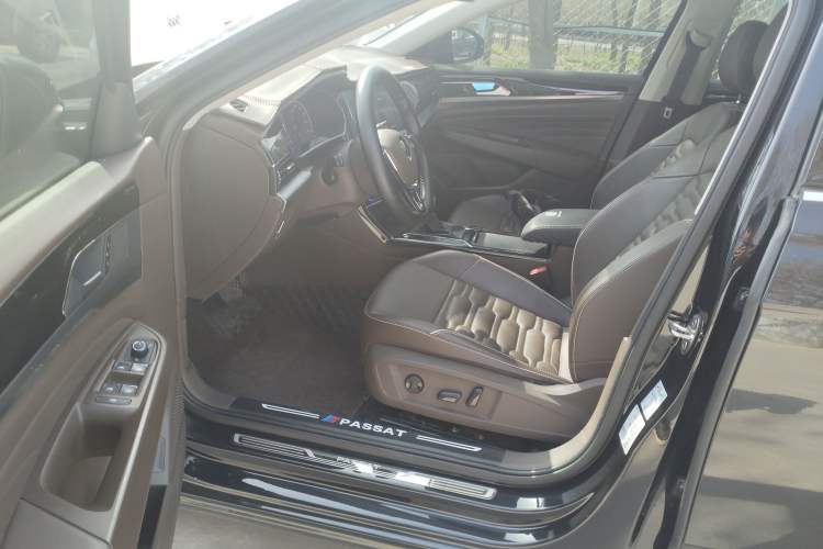 Used Volkswagen Passat 2020 Facelift 330TSI Elite Edition China VI Standard Driver Seat