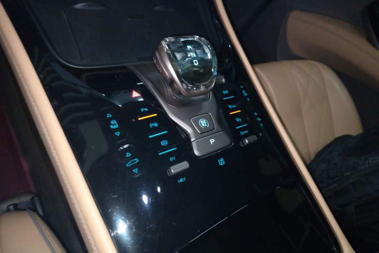 Used Denza D9 2022 DM-i 970 Four-Wheel Drive Flagship Model