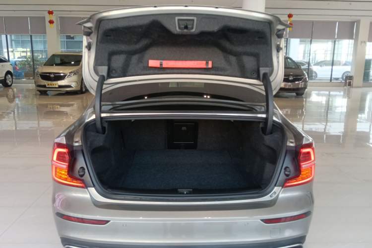 Used Volvo S60 2021 T4 Zhiyi Luxury Edition
