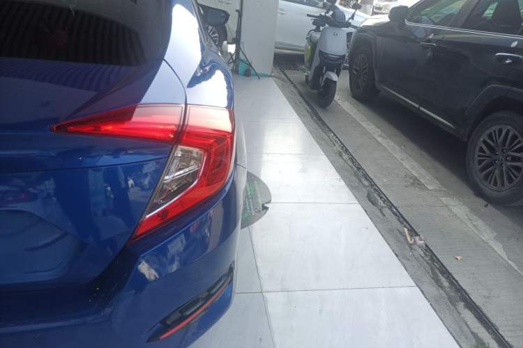 Used Honda Civic 2016 220TURBO CVT Luxury Edition Right Rear Taillight