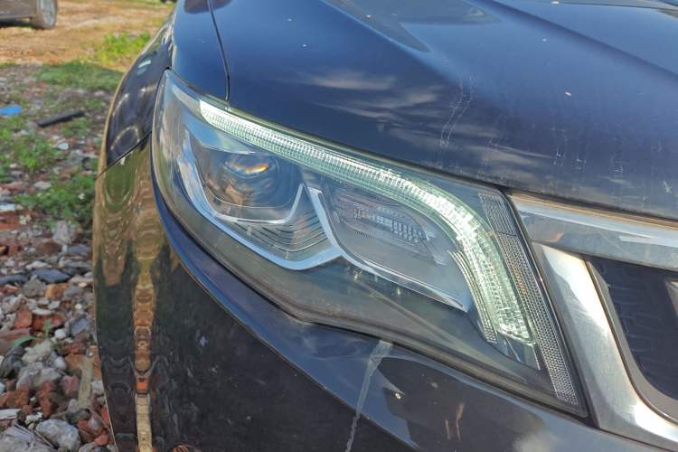 Used Geely Auto Emgrand X7 Sport 2016 1.8TD Automatic All-Wheel Drive Smart Version Right Front Headlight