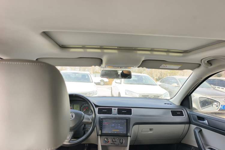 Used Skoda Rapid 2015 1.6L Automatic Smart Selection Model