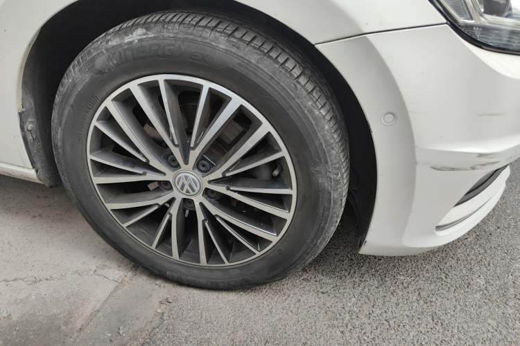 Used Volkswagen Touran 2018 Volkswagen Touran L 280TSI DSG Luxury Edition 7 Seats Right Front Wheel Hub