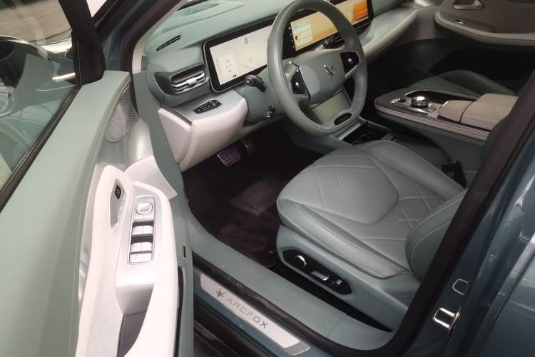 Used ARCFOX Alpha S 2023 735E+ Forest Edition 160kW Driver Seat