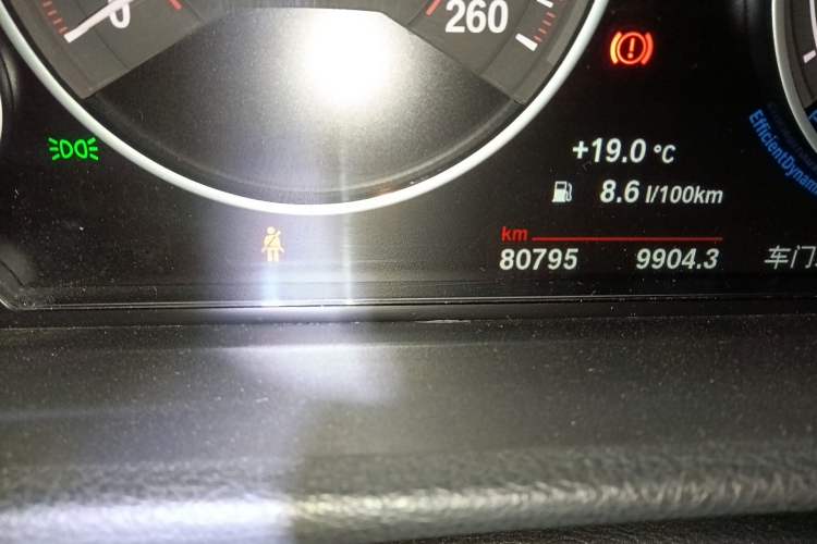 Used BMW 3 Series 2017 320i M Sport Odometer Close Up