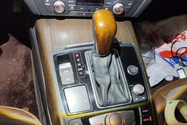 Used Audi A6L 2015 35 FSI quattro Technology Edition Gear Lever